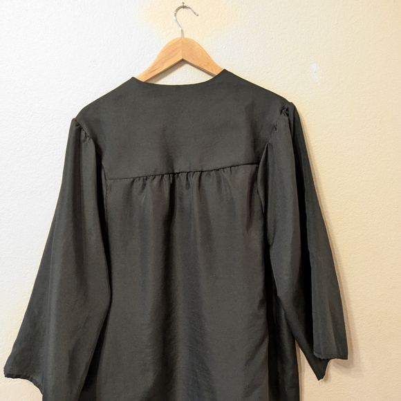 Joaten Graduation Robe - Picture 4 of 5